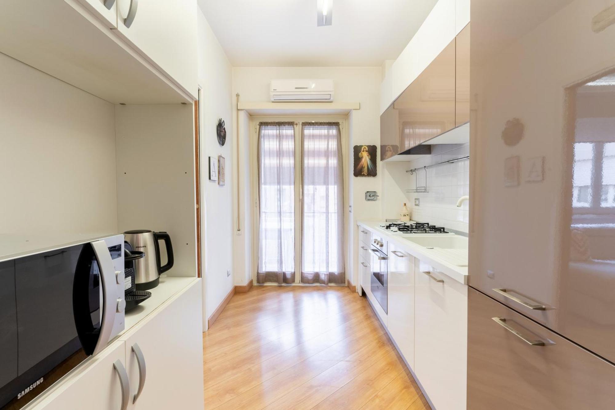Furio Family Flat, A Few Steps From Metro A Stop Apartment *